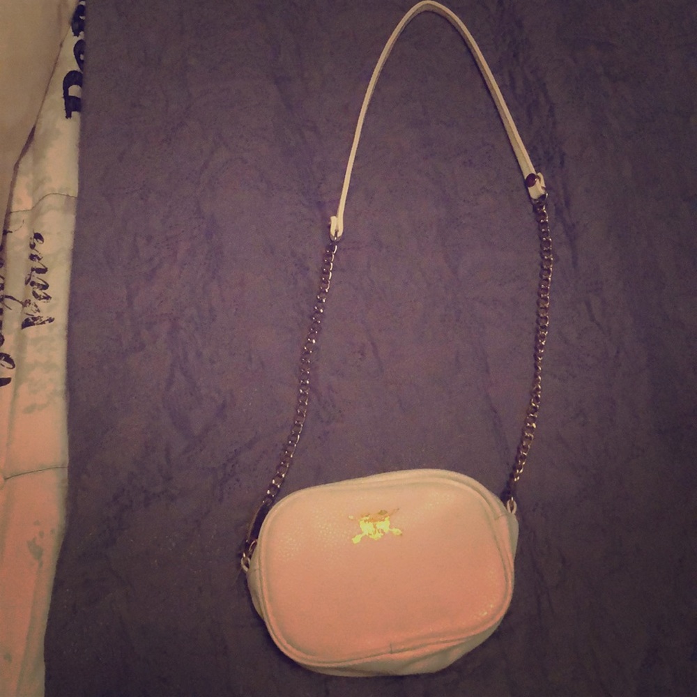 I am selling a shoulder purse